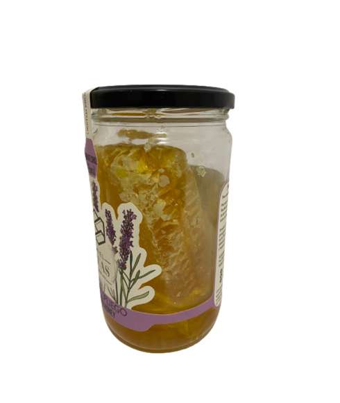 Miel de lavande frais en peigne