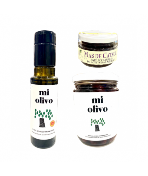 Packen Sie PDO-Öl, schwarze Oliven und schwarze Olivenpastete ein