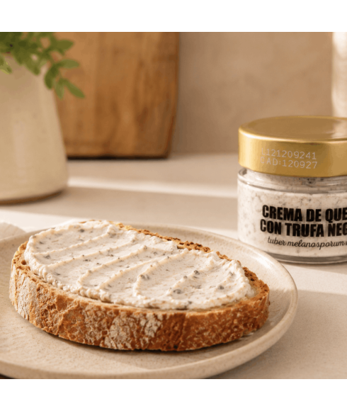 Frischkäse mit schwarzem Trüffel