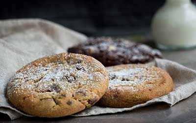 biscotti per tè con zucchero a velo.