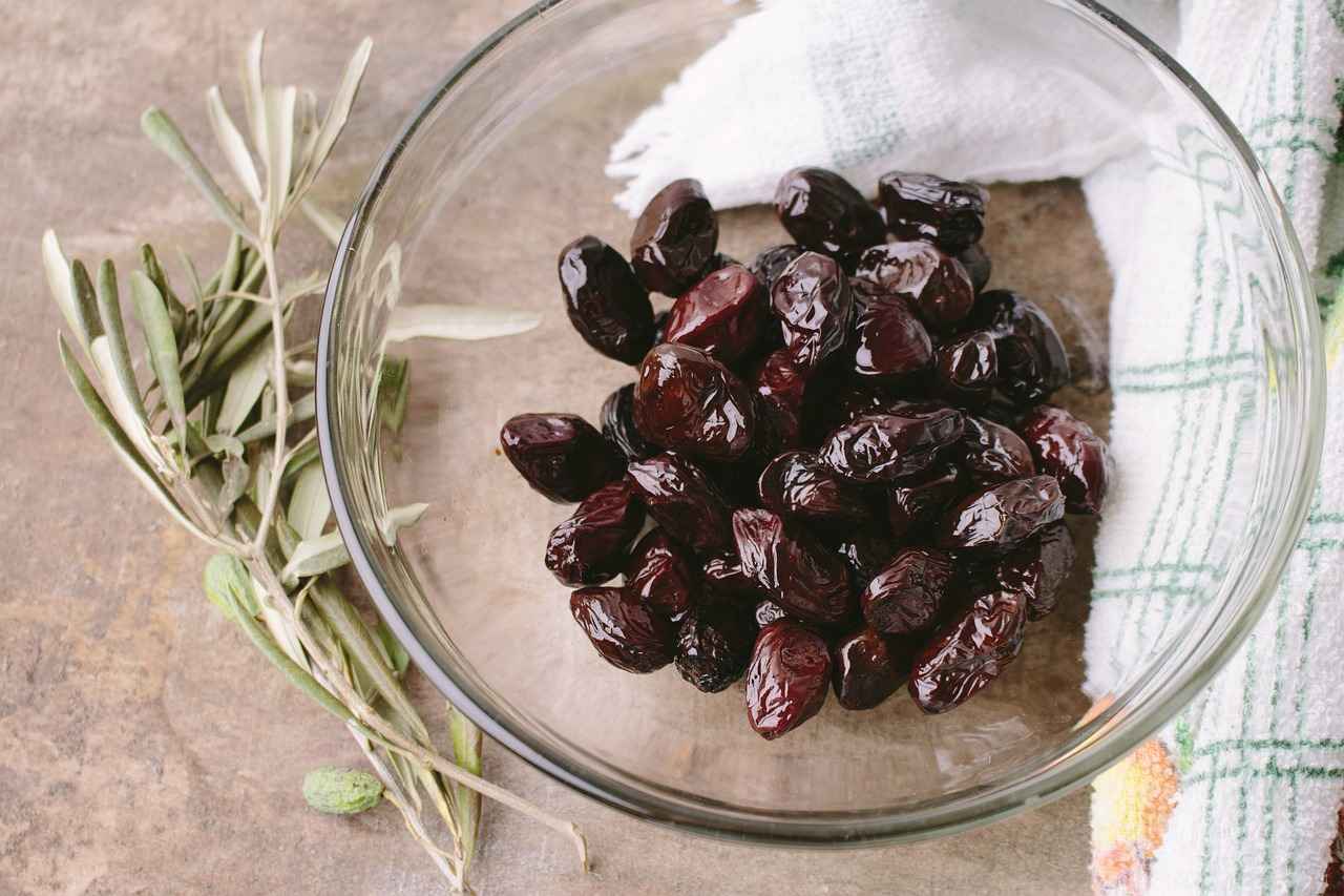 Organic black olive pâté with almonds