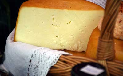 fromage dans un panier.